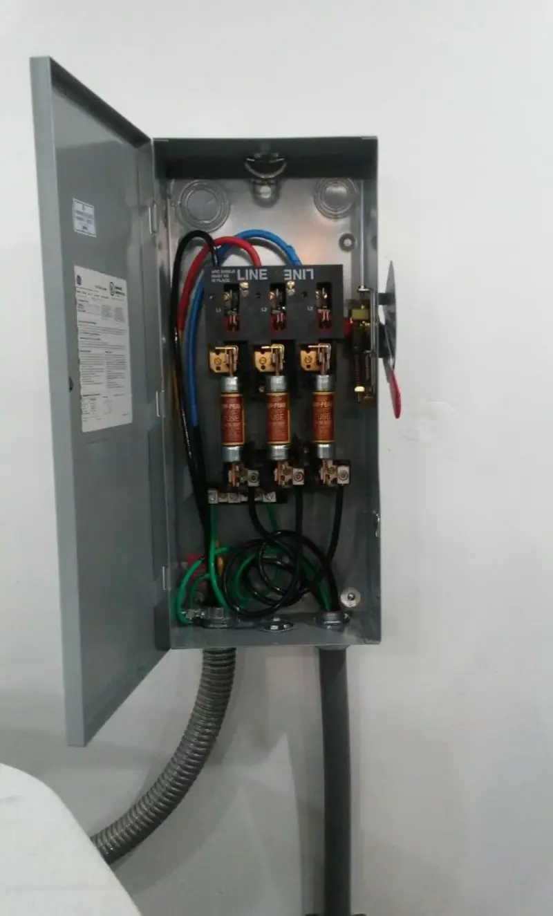 Three-phase disconnect switch installed for Smoke Detector Installation in McLendon-Chisholm